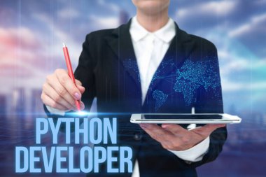 Python Geliştirici işareti gösteren bir ilham kaynağı. Sunucu tarafındaki web uygulamasının yazımından sorumlu iş kavramı Üniformalı Kadın Bekleme Tableti Yazma Futuristik Teknolojileri.