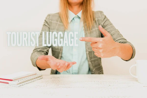 Tekstbord met Toeristenbagage. Word Written on big bag die alles bevat wat men nodig heeft voor het reizen Het uitleggen van nieuwe business plannen, Oriëntatie en Company Introductie — Stockfoto