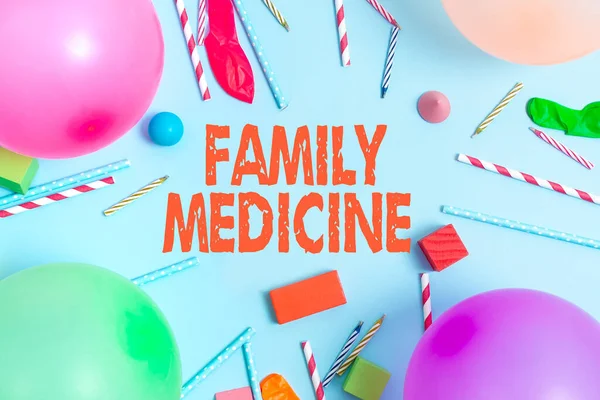 Kézírás szöveg Family Medicine. Koncepció jelentése célja, hogy alapvető egészségügyi ellátást a családtagok Színes születésnapi party Designs Fényes Ünnepi tervezés ötletek — Stock Fotó