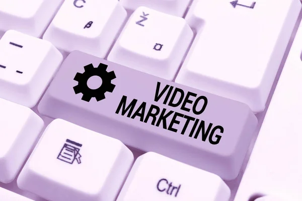 Segno di scrittura a mano Video Marketing. Word Scritto su integra video coinvolgenti nelle campagne di marketing Abstract Typist Practicing Speed Typing, Codici di debug dei programmatori — Foto Stock