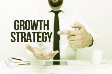 Metin başlığı Büyüme Stratejisini sunar. İnternet Konsepti Bir şirketin iş ve pazarını genişletmek için kullandığı yöntem İletişim Teknolojisi Akıllı Telefon Sesi ve Video Çağrısı