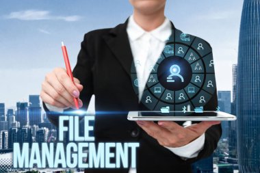 Metin Dosya Yönetimi gösterimi yazılıyor. Fütürist Teknolojiyi Gösteren Bir Tablet İçinde Doktor Verileri yönetmek için kullanıcı arayüzü sağlayan kavramsal fotoğraf bilgisayar programı.