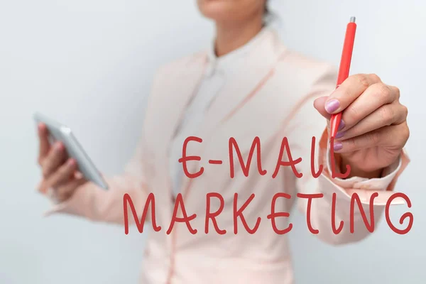 Εγγραφή εμφάνισης κειμένου E Mail Marketing. Business showcase Ecommerce Διαφήμιση Online πωλήσεις Newsletters Προώθηση Παρουσιάζοντας νέες ιδέες τεχνολογίας Συζητώντας την τεχνολογική βελτίωση — Φωτογραφία Αρχείου