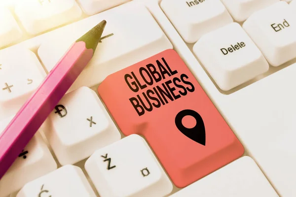 Bildunterschrift: Global Business. Word Written auf Unternehmen, die Einrichtungen in vielen Ländern betreiben, Tippen von Programmfunktionalen Beschreibungen, Erstellen einer neuen E-Mail-Adresse — Stockfoto