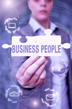 İş adamlarına ilham veren mesajlar. İş dünyası tanıtımında çalışanlar. Özellikle de yönetici seviyesinde bir iş kadınının elinde yapboz parçası tutanlar. Yeni Geleceğin Teknolojisini Açıyorlar..