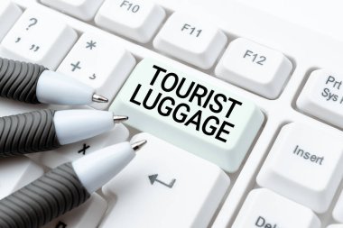 İlham, Turist Gövdesi 'ni gösteriyor. Seyahat etmek için gereken her şeyi içeren büyük bir çantaya yazılmış sözcük Daktilo Yazılı Fantezi Kısa Hikayesi, Online Memorandum Yazmak