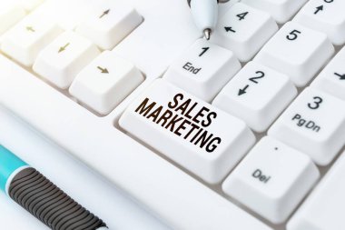 Satış pazarlamasını gösteren metin işareti. Fikirlerinizi Yazan İnternet Taraması ve Çevrimiçi Araştırma Çalışması satın alınabilmesi için ürün veya hizmet tanıtımı anlamına geliyor