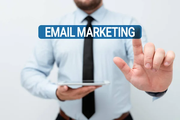 Κείμενο που δείχνει έμπνευση Email Marketing. Έννοια σημαίνει Αποστολή ενός εμπορικού μηνύματος σε μια ομάδα εμφάνισης χρησιμοποιώντας το mail Παρουσιάζοντας τις Ιδέες Νέας Τεχνολογίας Συζητώντας Τεχνολογική Βελτίωση — Φωτογραφία Αρχείου