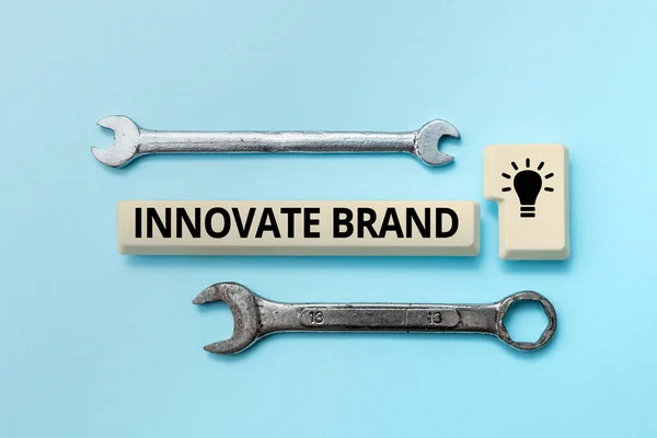 Handskrift tecken Innovate Brand. Word Skrivet på viktigt att förnya produkter, tjänster och mer Formatera och sammanställa online-data, Sammanfattning Redigera kalkylblad — Stockfoto