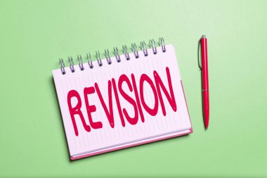 İlham, işaret revizyonunu gösteriyor. İşletme kavramı, muhasebe, beyin fırtınası sorunları ve ilgili soruları soran çözümler gibi kişilerin gözden geçirilmesi üzerine kuruludur.
