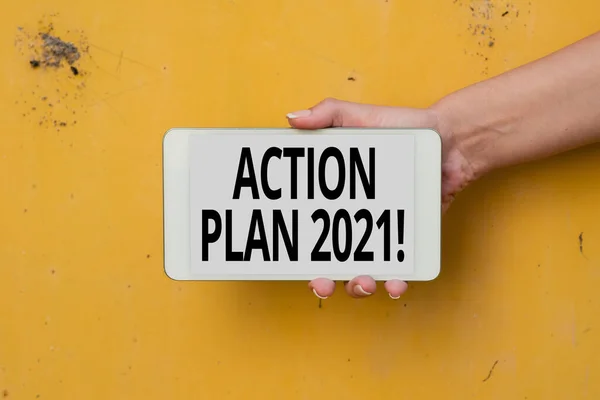 Kézírás szöveg cselekvési terv 2021. Üzleti koncepció javasolt stratégia vagy cselekvési pálya a folyó évre Hang- és videohívó képességek összekötő emberek együtt — Stock Fotó