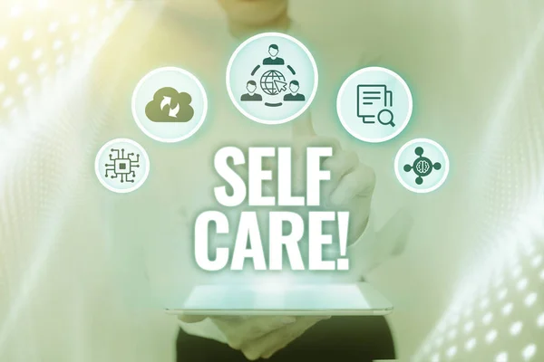 Kézírás jel Self Care. Üzleti megközelítés gyakorlat a cselekvés megőrzése vagy javítása is saját egészség Lady Holding Tablet Pressing On Virtual Button Megjelenítve Futuristic Tech. — Stock Fotó