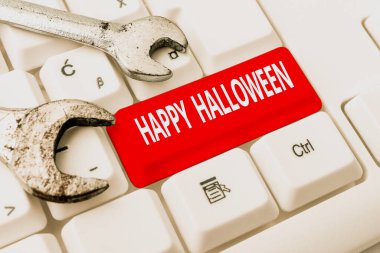 Mutlu Cadılar Bayramı metinleri yazıyorum. Tüm Cadılar Günü 'nün Hıristiyan kutsal günlerinden önceki akşam Etik Hacker sunar, Yaratıcı Notlar ve Fikirler Yazar