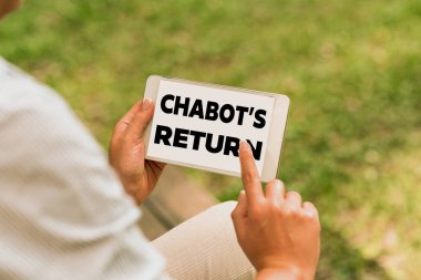 İlham, Chabot S 'in Dönüşü' nü gösteriyor. İş görüşmeleri, insanları bir araya getiren ses ve video arama becerileri ile yapılan işitsel ya da metinsel yöntemlerle tekrar gözden geçirir