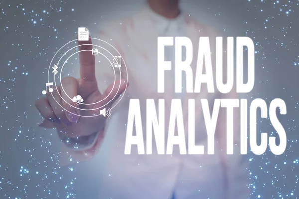 Konceptualny wyświetlacz Fraud Analytics. Przegląd biznesowy Identyfikacja rzeczywistego lub oczekiwanego oszustwa mieć miejsce Lady In Uniform Holding Tablet In Hand Praktycznie Tapping Futurystyczny Tech. — Zdjęcie stockowe