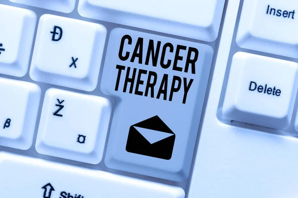 Manuscrito texto Terapia do Câncer. Tratamento de abordagem de negócios de câncer em um paciente, muitas vezes com cirurgia Programa de Digitação Schedule, Redigitação e Depuração Programa String Codes — Fotografia de Stock
