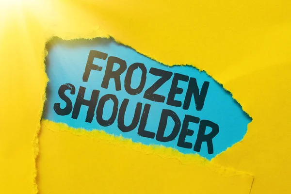 손 글씨는 Frozen Shoulder 이 다. 어깨 관절 관절의 뻣뻣 함 과고통으로 특징을 이루는 비즈니스 개념새로운 삶을 발견하고, 자기 개발 개념을 수용 — 스톡 사진