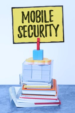 Mobil Güvenlikten ilham geldiğini gösteren bir metin. İş dünyası cep telefonunun tehditlerden ve kırılganlıklardan korunması Düzenlenmiş ve Düzenlenmiş Düzenlenmiş Düzenleme Dosyaları ve Belge Depolama Fikirleri