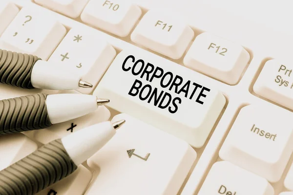 Schreiben von Text Corporate Bonds. Konzept bedeutet, dass Unternehmen aus einer Vielzahl von Gründen Finanzmittel aufbringen. — Stockfoto