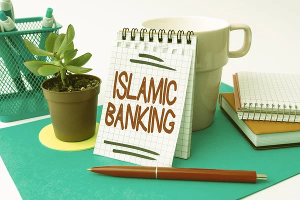 Didascalia di testo che presenta Islamic Banking. Panoramica aziendale Sistema bancario basato sui principi della legge islamica Tidy Workspace Setup Writing Desk Strumenti e Attrezzature Prendere appunti — Foto Stock