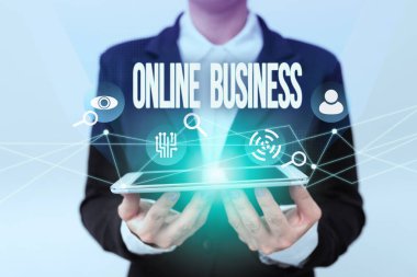 Metin Online Business gösterimi yazılıyor. İş genel bakış ticari işlem paylaşım bilgileri Uniform Holding Phone 'daki Kadın ve Geleceği Gösteren Sanal Görünüm