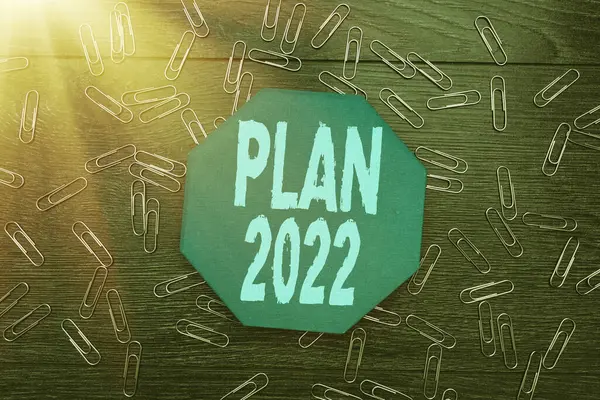 Sign displaying Plan 2022. Üzleti ötlet részletes javaslatot csinál, vagy elérni valamit jövőre Fényes új ötletek Friss irodatervezési munka problémák és megoldások — Stock Fotó