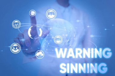 Uyarı Günahı sunan metin başlığı. İş konsepti, kanunları çiğnediğine inanılan Bayan Üniformalı Tableti Elde Tutarken Fütürist Teknolojiye Dokunma Eylemini Durdur.