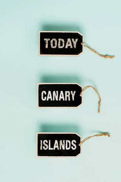 Textovka na Kanárských ostrovech. Slovo pro skupinu hornatých ostrovů v Atlantském oceánu Kolekce prázdné samolepky Tagy Svázané s řetězcem pro informační štítek — Stock fotografie