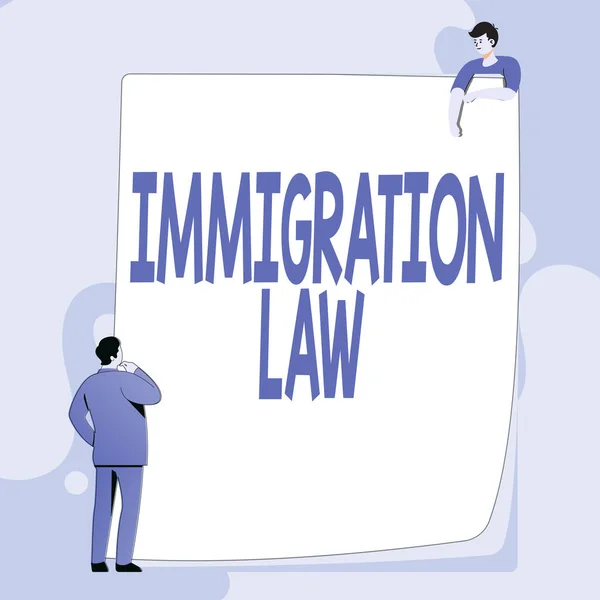 Написание текста Иммиграционного закона. Бизнес-презентация национальных законодательных актов и правовых прецедентов, регулирующих иммиграцию — стоковое фото