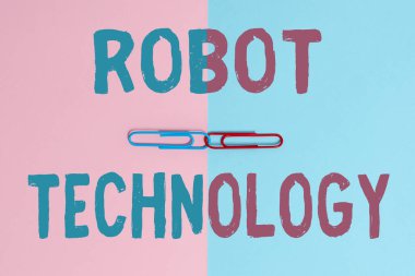 Robot Teknolojisi imzasını gösteren bir ilham. İşletme vitrinleri, insanların yerine geçebilecek makineler geliştirir. Farklı renkte bir arkaplanda içe dönük iki nesne.