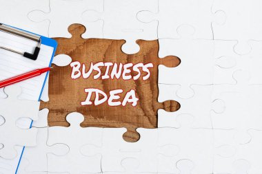 El yazısı iş dünyası fikri. Ticari amaçlar için kullanılabilecek konsept için sözcük Eksik Son Parçası Olan Bitmemiş Bir Beyaz Yapboz Deseni Bulmacası