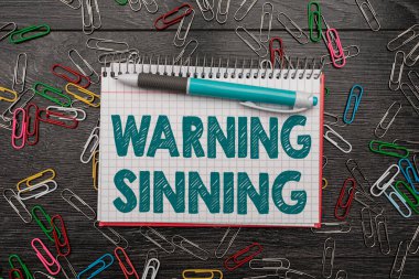 İlham verici Uyarı Günahkarı gösteren metin. Kavram, yasaları çiğnediğine inanılan eylemi durdurmak anlamına gelir Yeni Fikirler Yeni Ofis Tasarım Sorunları ve Çözümler