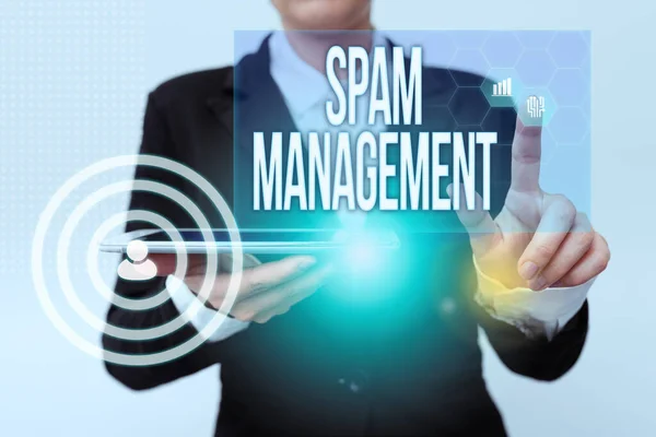 Signo de texto que muestra Spam Management. Descripción general del negocio ayuda a reducir o filtrar la cantidad de spam en su bandeja de entrada Woman In Suit Holding Tablet Apinting Finger On Futuristic Virtual Button. —  Fotos de Stock