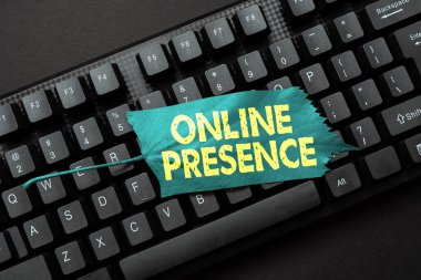 Çevrimiçi Varlığı temsil eden metin başlığı. Çevrimiçi bir arama ile bulunabilecek birinin kavramsal fotoğrafı Yeni İş Mesajı Yazmak, Piyasa Stratejileri Yazmak