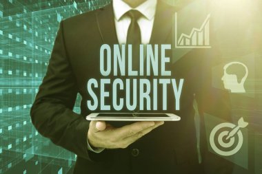 Çevrimiçi Güvenlik sunan metin başlığı. Yeni Modern Teknoloji 'nin sergilendiği Ofisteki İnternet Adamı Üniformalı Tablet' e yapılan saldırılara karşı koruma sözü.