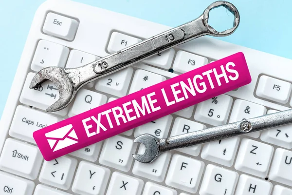 Conceptual display Extreme Lengths. Word for Make a great or extreme effort to do something better Creating New Word Processing Program, Fixing Complicated Programming Codes — Stock Photo, Image