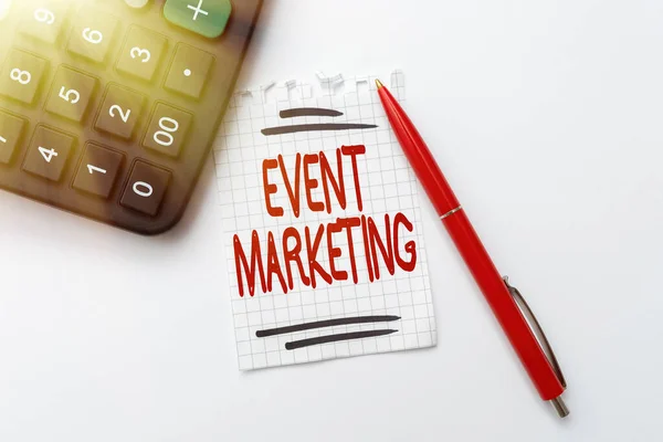 Tekstbord met Event Marketing. Business aanpak beschrijft het proces van het ontwikkelen van display om het product te promoten Berekening van kosten budgetteren Ideeën Math Solutions And Ideas — Stockfoto