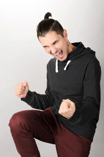 Un retrato de feliz joven emocionado — Foto de Stock