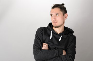 adam silah ile tarafına bakan geçti 