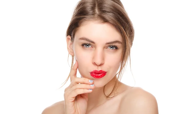 Belleza modelo chica con labios rojos aislados sobre blanco — Foto de Stock