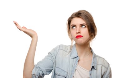 Genç kadın el hareketi işareti, beyaz adam karşı bilmiyorum