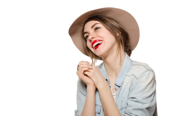 Retrato de joven hermosa mujer en sombrero — Foto de Stock