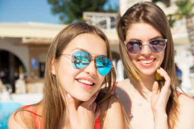 fingersgirl delik arayan kadın dua ediyor