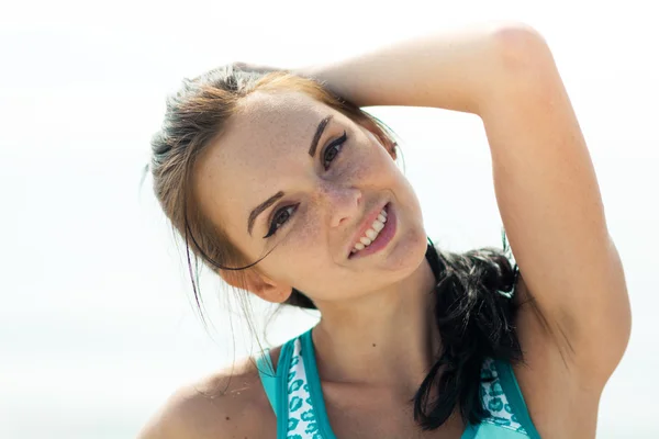 Portrait of a beautiful young sexy brunette on the beach — Stock Photo, Image