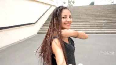 Bir adam ileri önde gelen kız. Beni kavramı takip