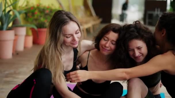 Happy yoga group hugging and smiling after workout on the terrace, close up — Stock Video