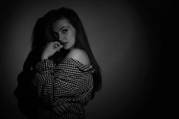 Kız erkek gömlek, siyah ve beyaz, yoksul sanat ışık