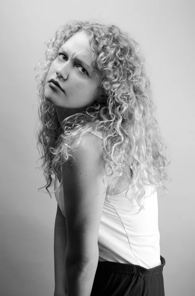 Kobieta portret czarno-białe — Zdjęcie stockowe