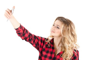 Selfie çeken güzel bir kız.