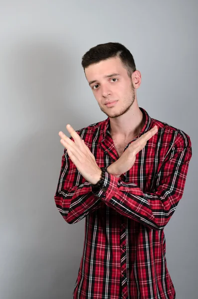 Allvarliga och beslutsam ung hipster röd skäggig Man gör formen X med hans armar och händer. stoppa, cross — Stockfoto